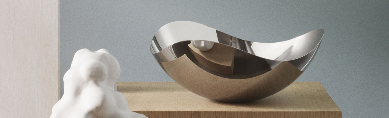 Fruktskål Bloom från Georg Jensen på träpidestal