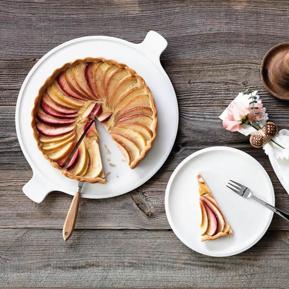 artesano villeroy & boch lautaset tarjoiluvati valkoinen omenapiirakka
