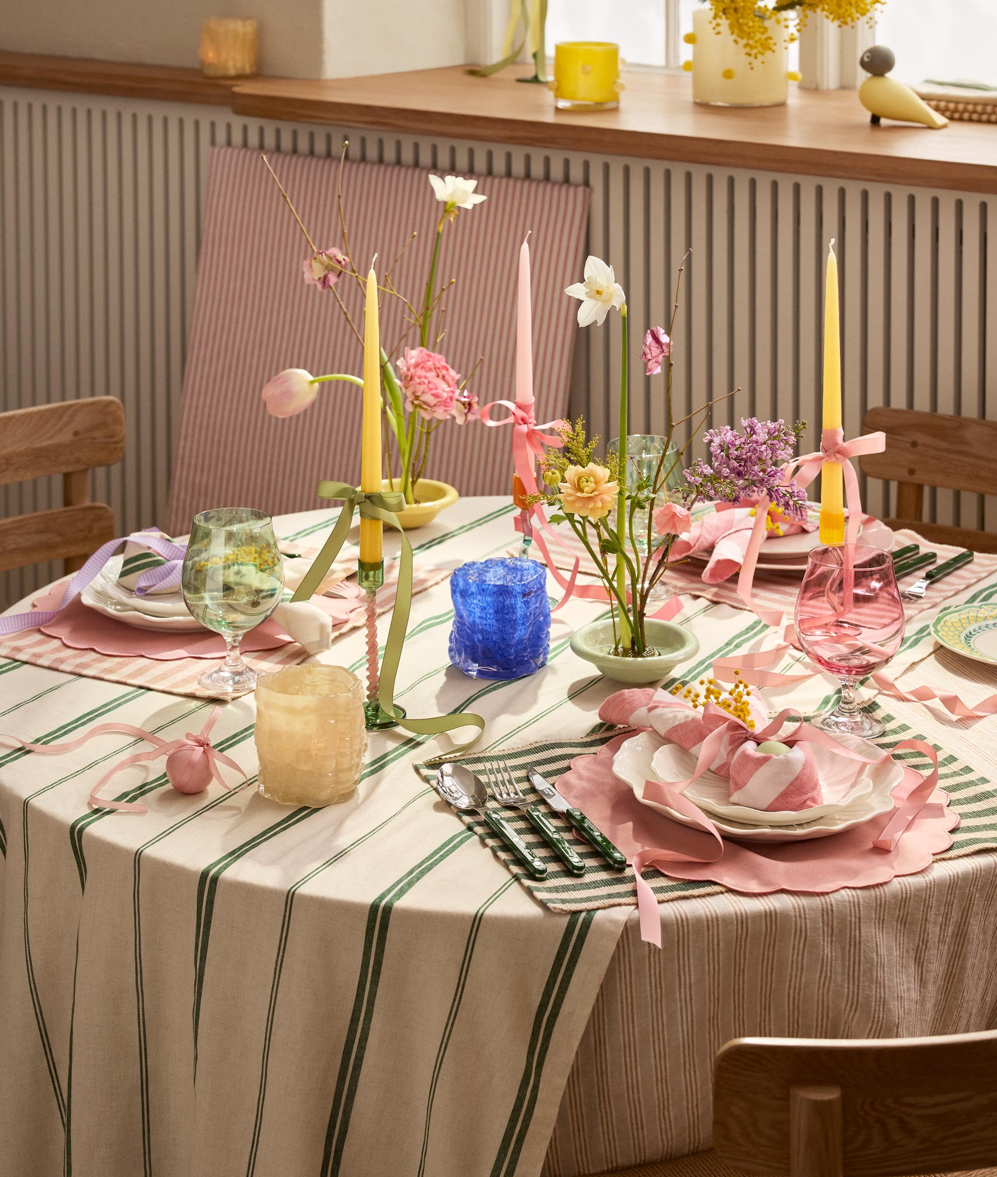 Färgglad påskdukning