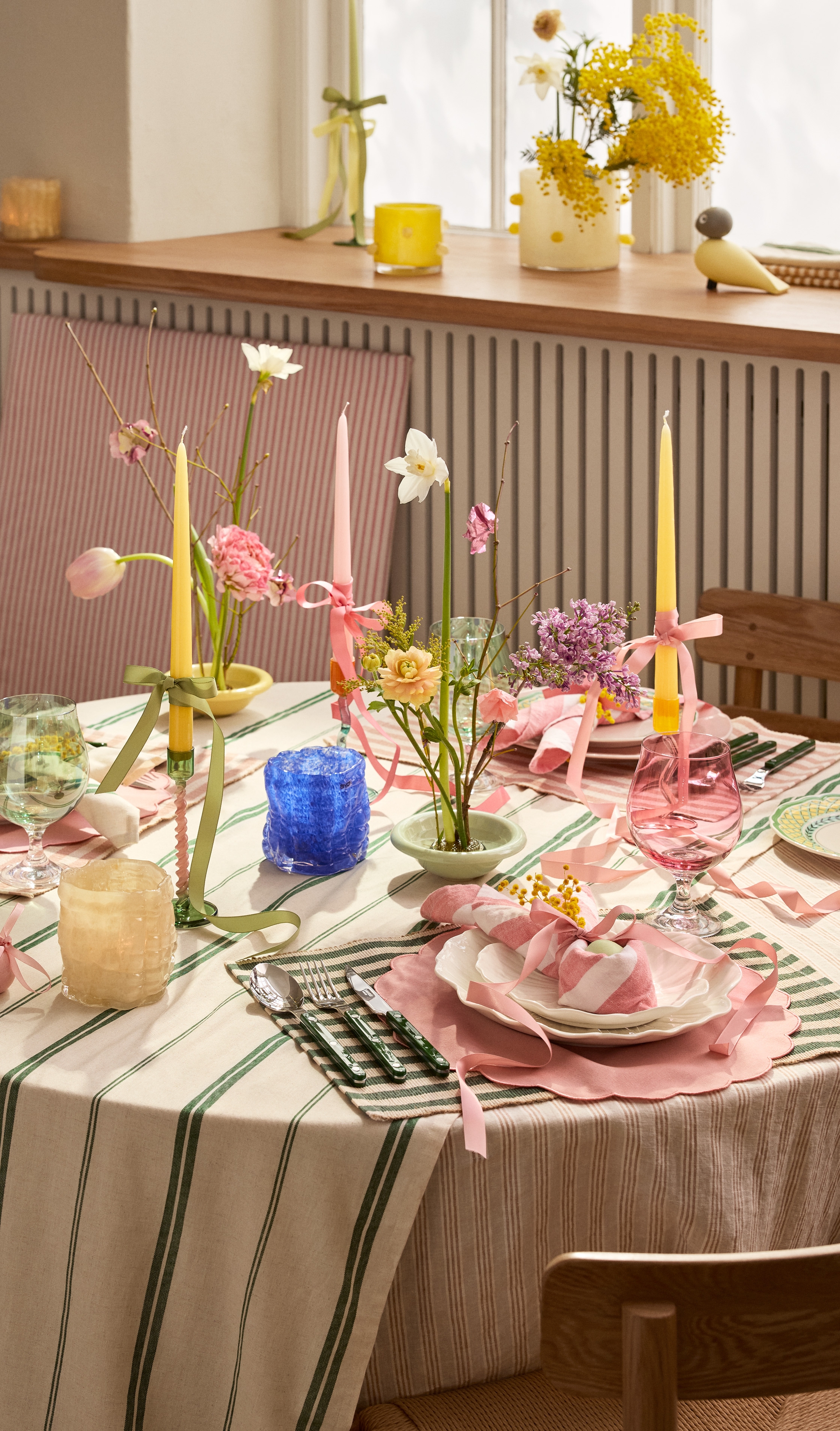 Färgglad påskdukning