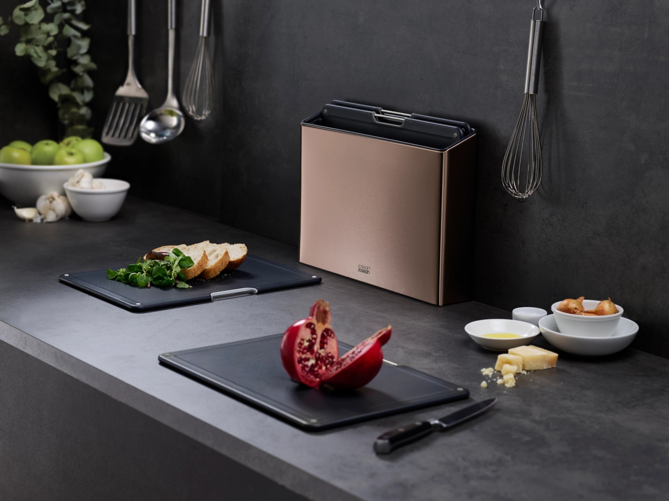 Joseph Joseph skjærebrett folio på kjøkkenbenk