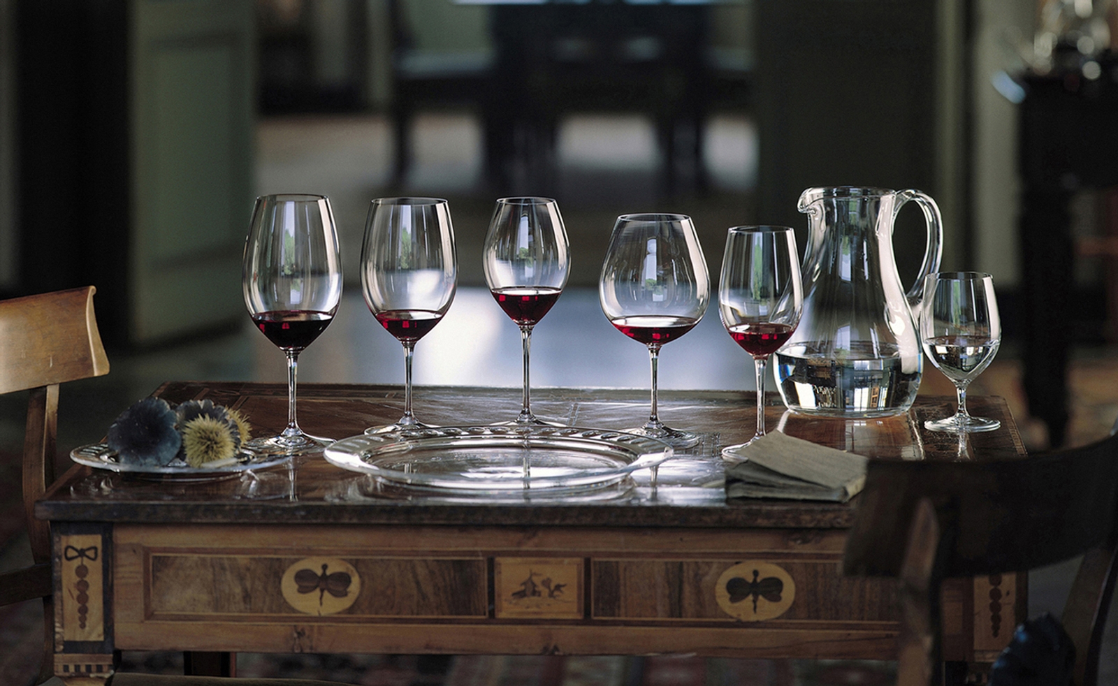 Riedel Vinum vinglass oppstilt på et bord