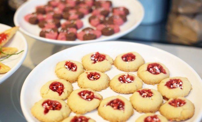 Småkaker med jordbærsyltetøy