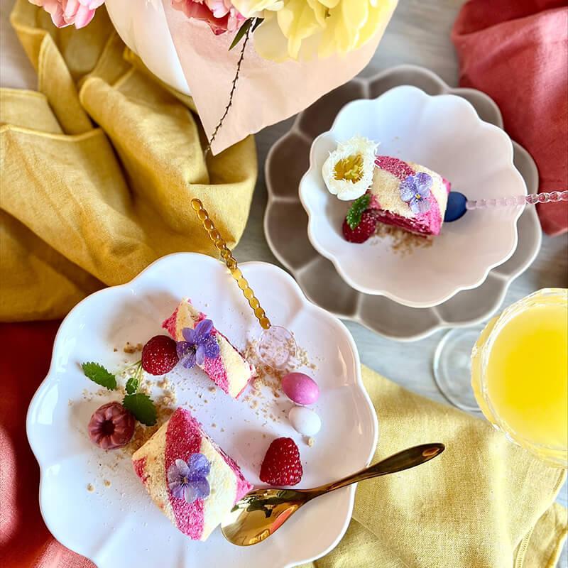 Hallonrulltårta med rosa twist