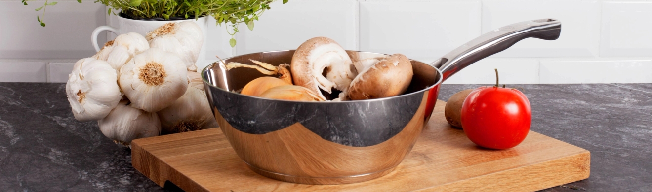 Anders petter Stenfors sarjan saute pannu paistinpannu ja kattila yhdessä ruostumaton