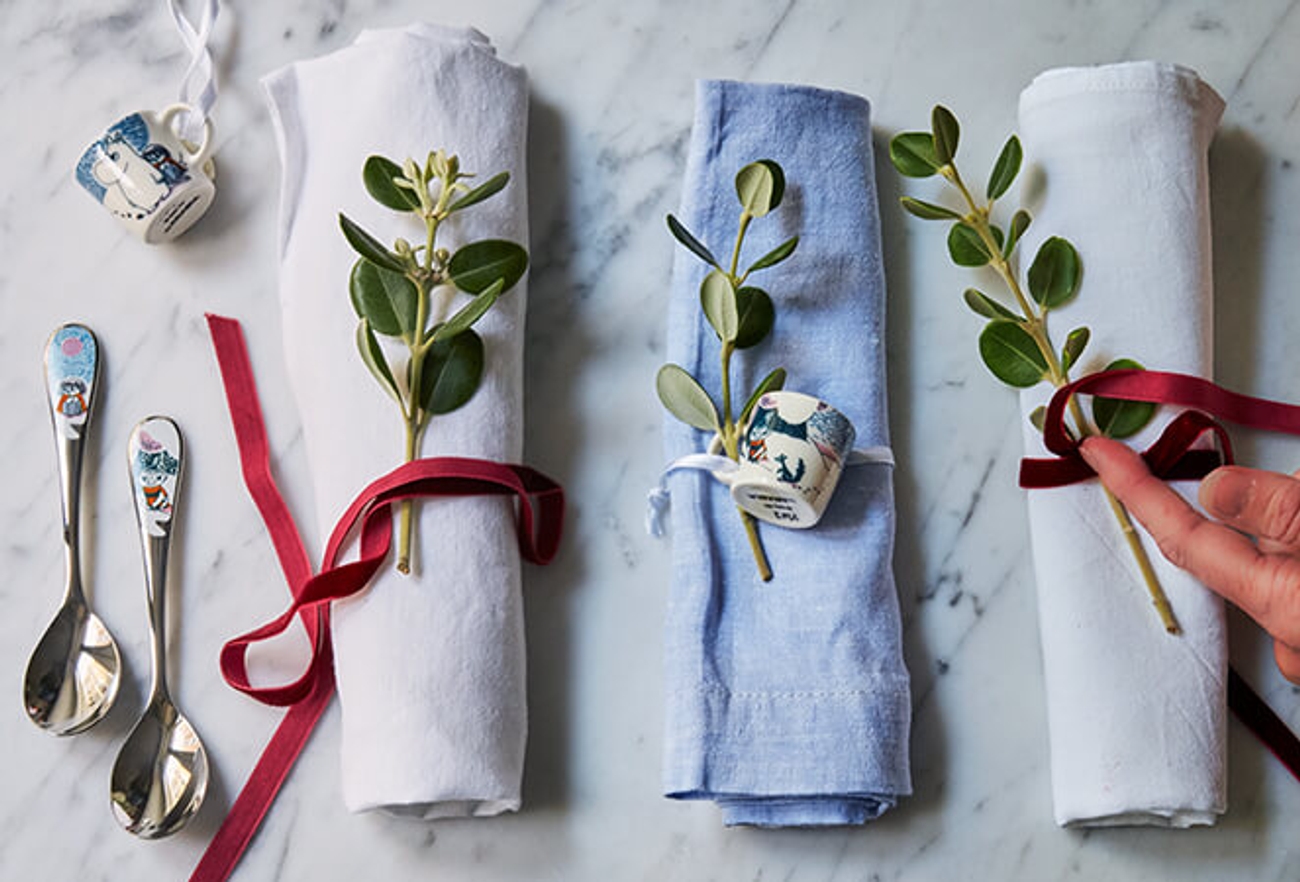 Hackman Mummiskjeer på marmorbenk