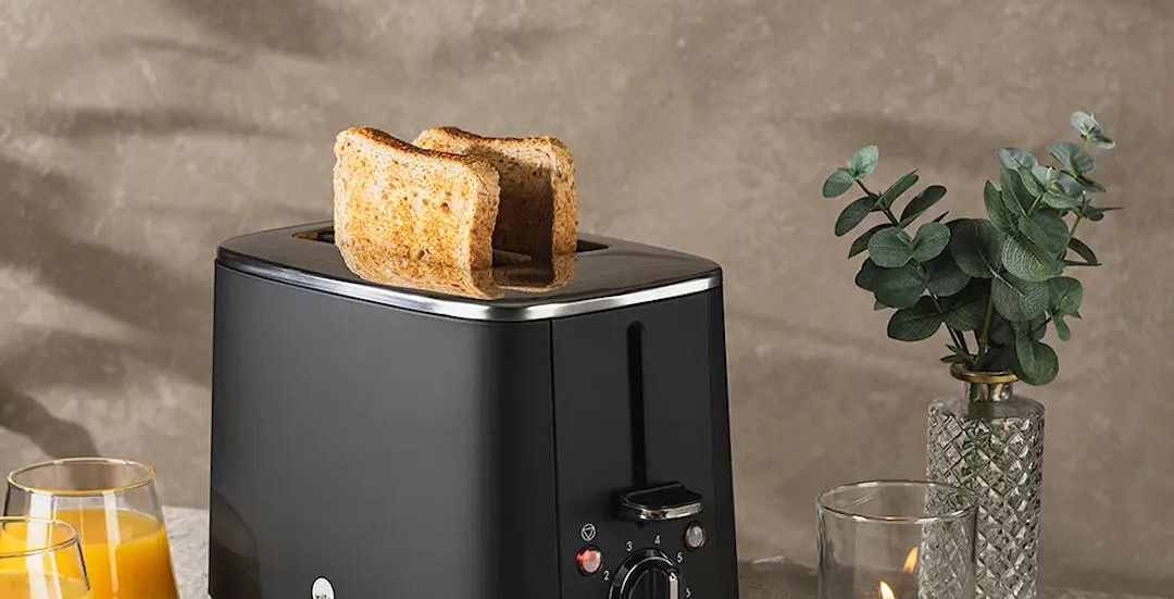 Wilfa leivänpaahdin värissä musta jossa paahdetut leivät