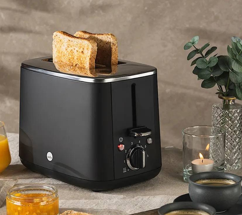 Wilfa leivänpaahdin värissä musta jossa paahdetut leivät