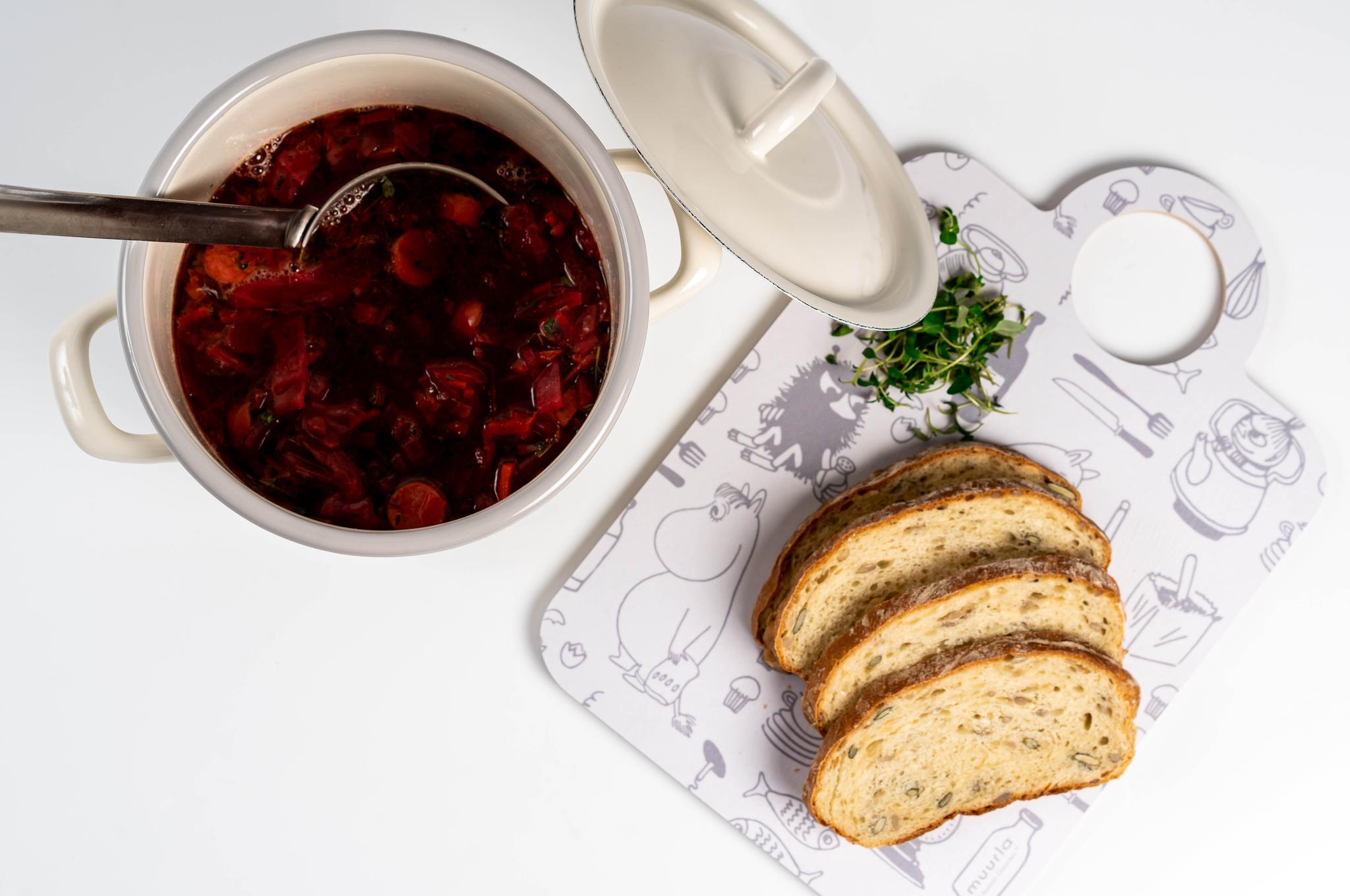 Muurla kattila Muumi leikkuulauta valkoinen kerma aamiainen aamupala välipala