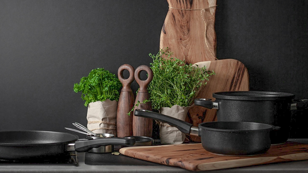 AMT Gastroguss - Paistinpannu, kalapannu ja paistokasari keittiöön.