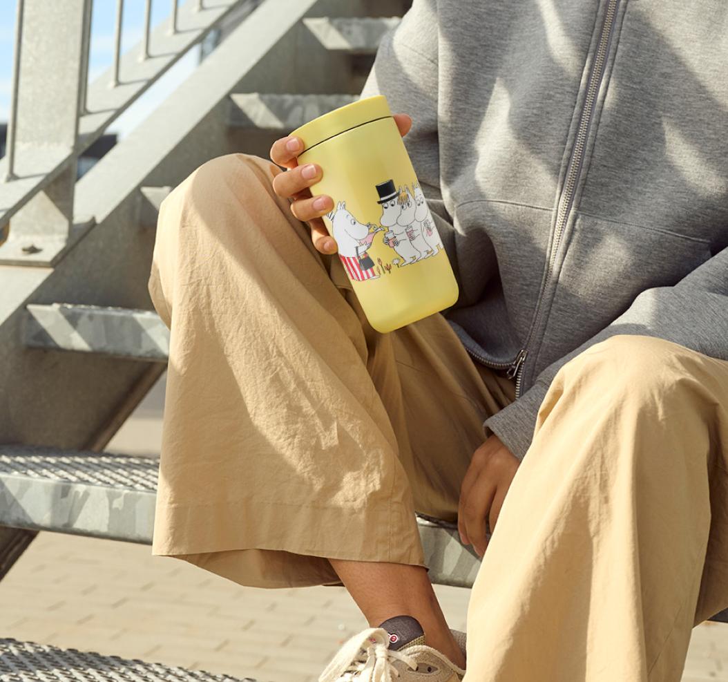 gul termosmugg med mumin