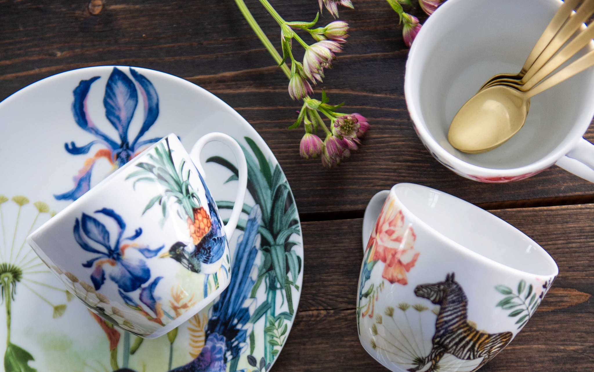 Florytale kopp og fat fra Magnor