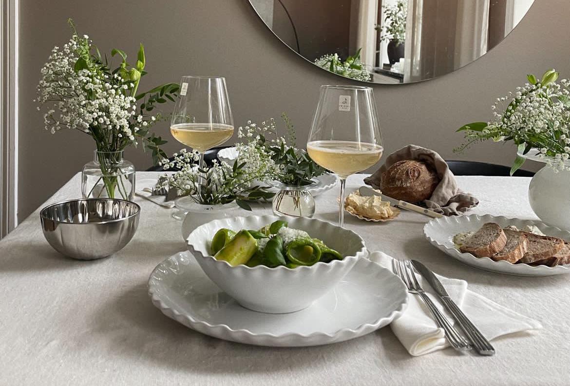 Kata pöytään ystävänpäivä illallinen