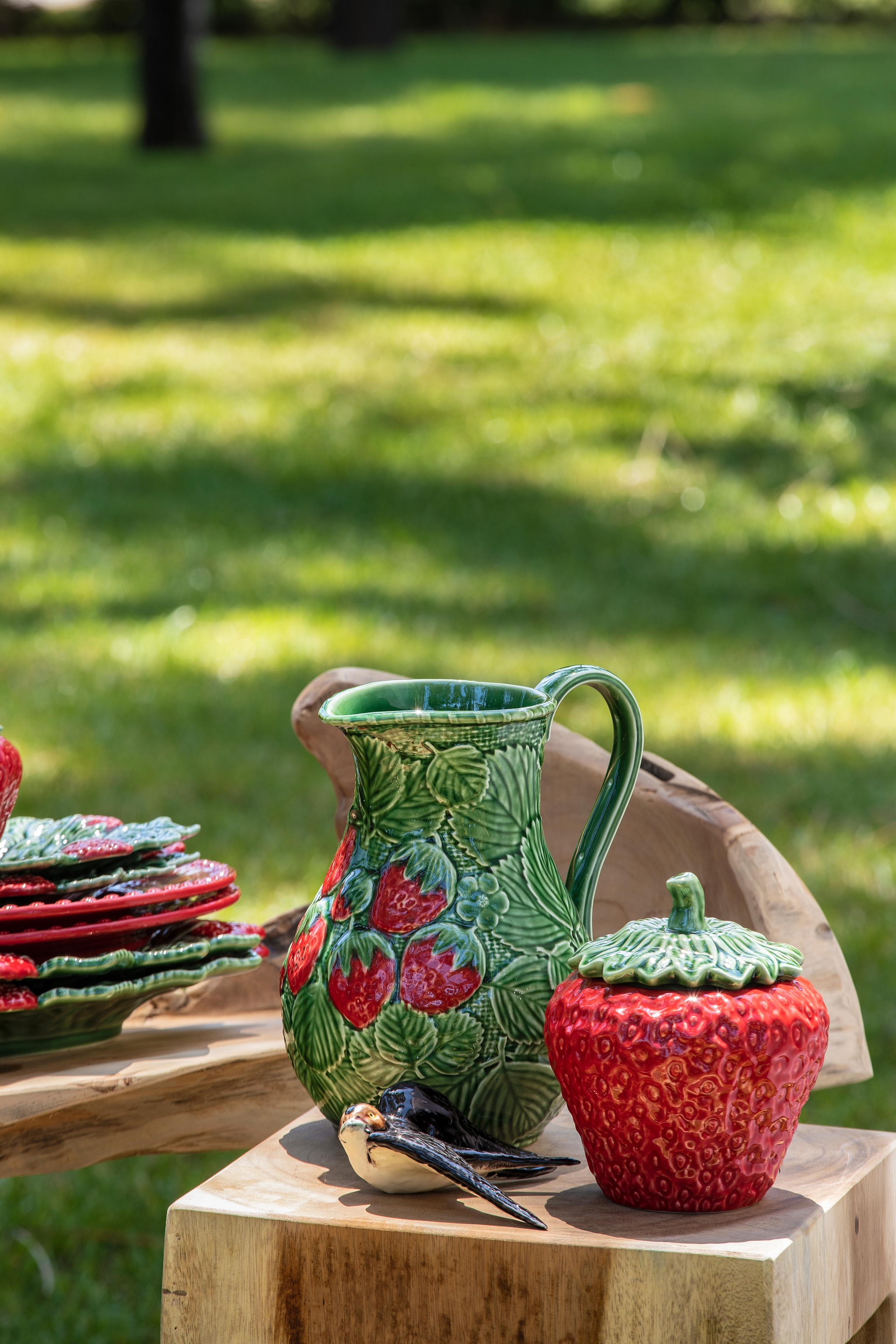 Strawberries kanne og skål med lokk fra Bordallo Pinheiro