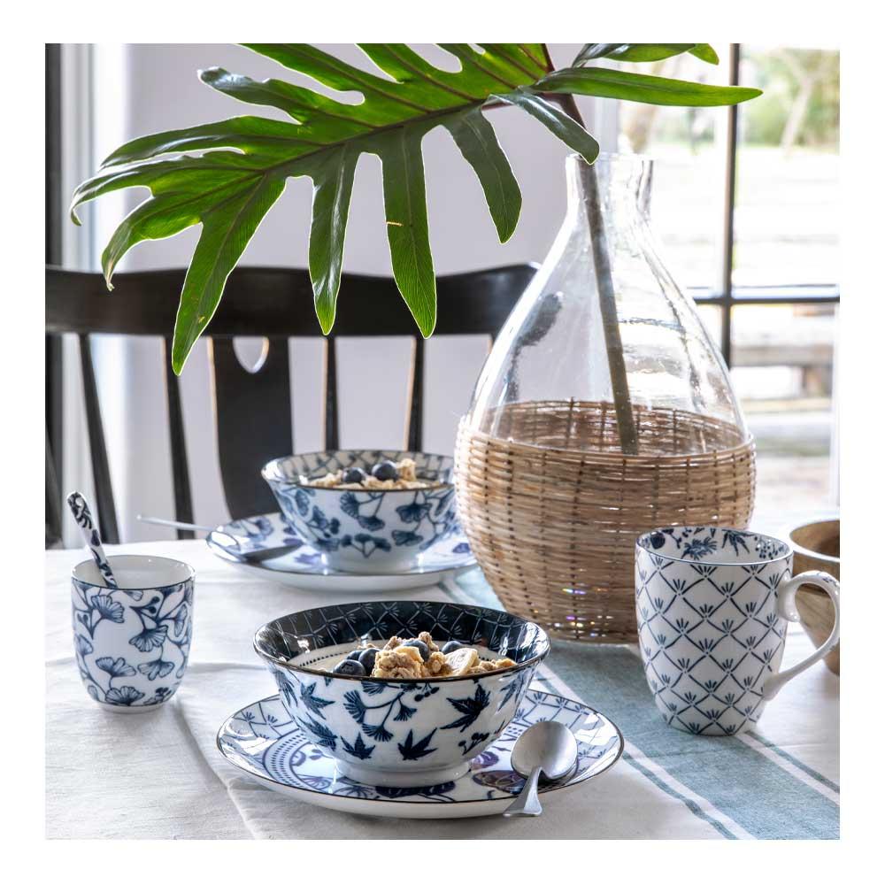 Tokyo design studio sinivalkoiset astiat kulhot lautaset kupit aamiainen aamupala