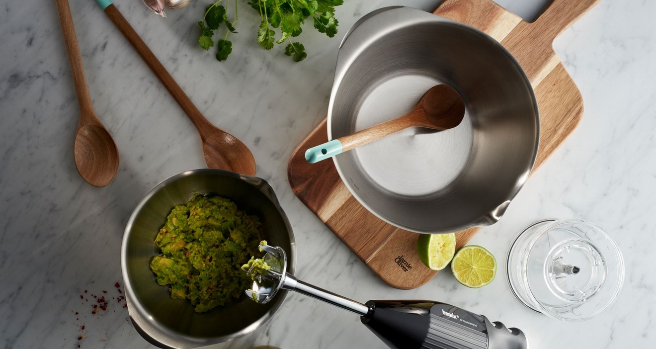 Rostfria bunkar från Rosti på köksbänken