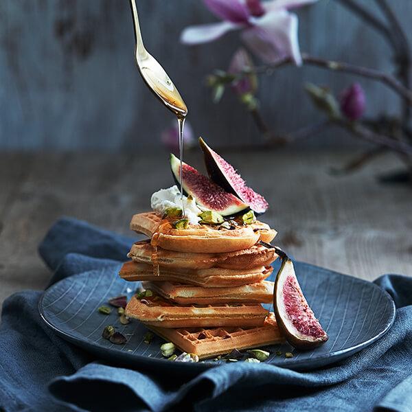 Vafler med mascarpone, fiken, pistasj og honning