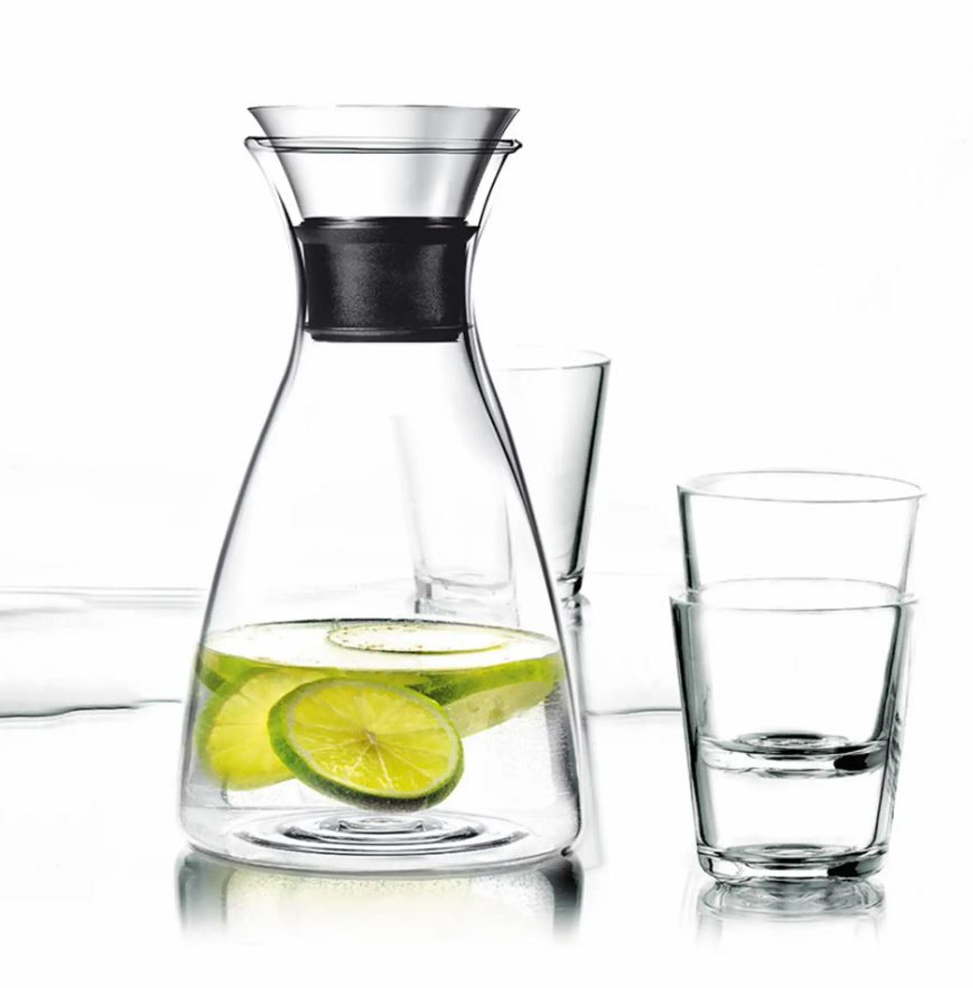 a pitcher of water with lime slices in it