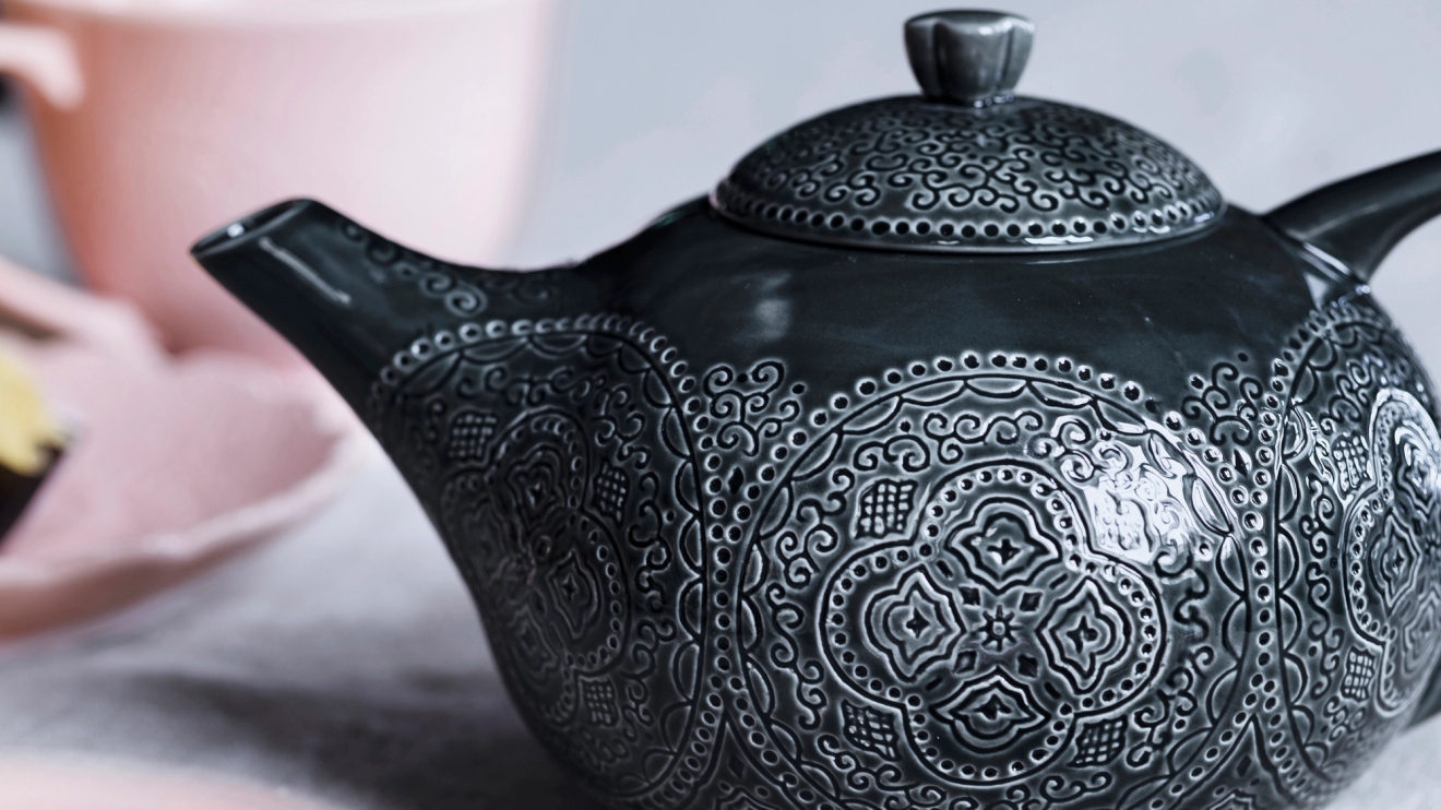 Cult Design svart tekanna