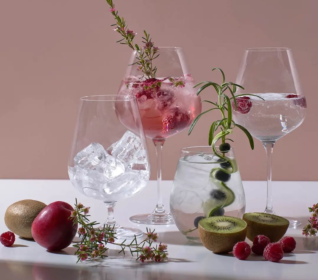 Fryd glas från Magnor med frukt i