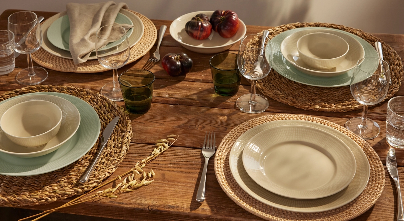 Dukning i kvällsljus med Swedish Grace havre och äng