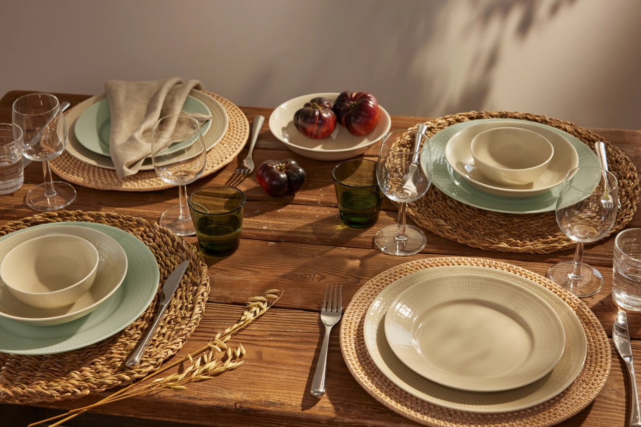 Dukning i kvällsljus med Swedish Grace havre och äng