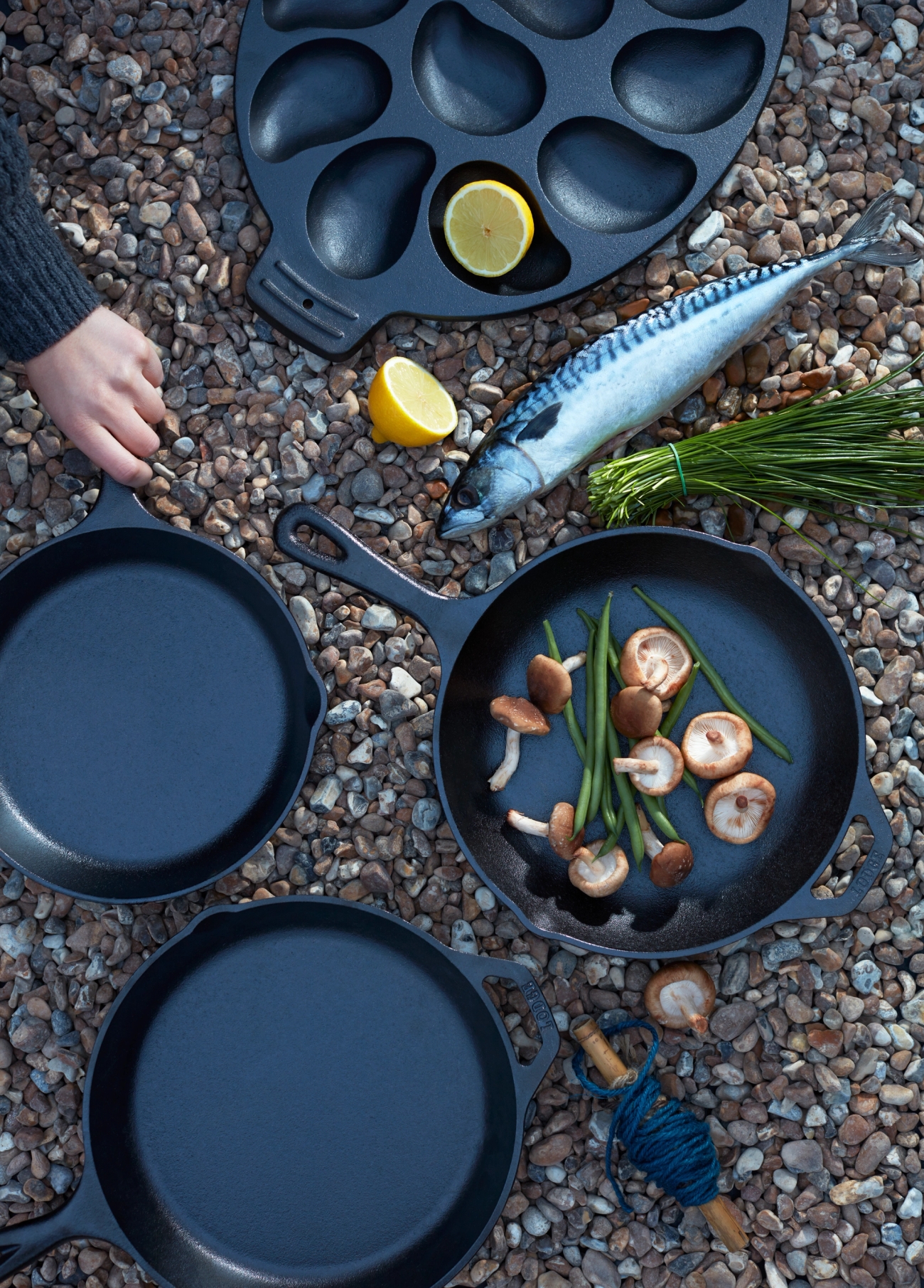 Outset gjutjärnspanna och svamp