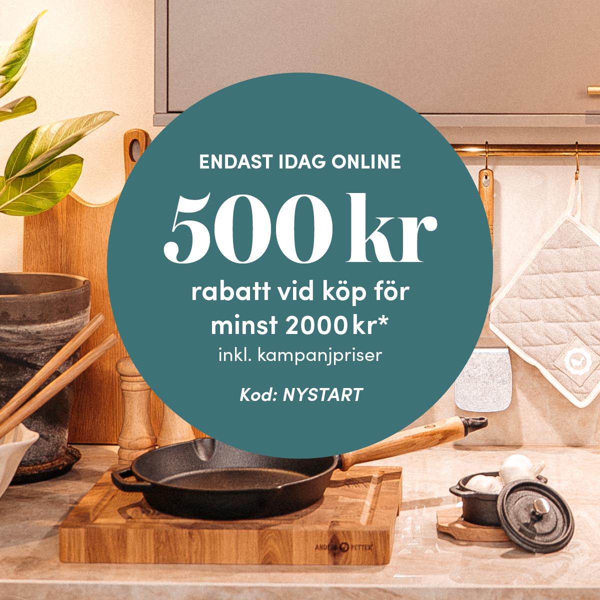Kampanjbild i kök med stekpanna och text om 500 kr rabatt vid köp över 2000 kr online.