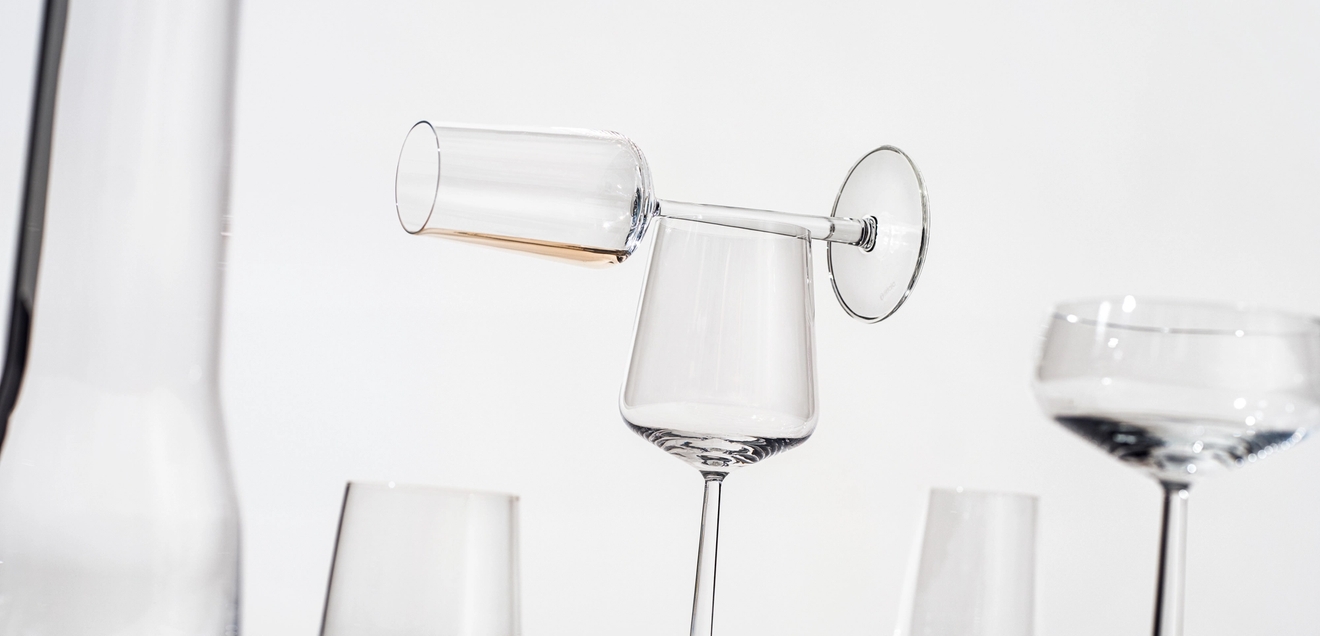 iittala kuohuviinilasi viinilasi cocktaillasi ja karahvi essence sarjasta