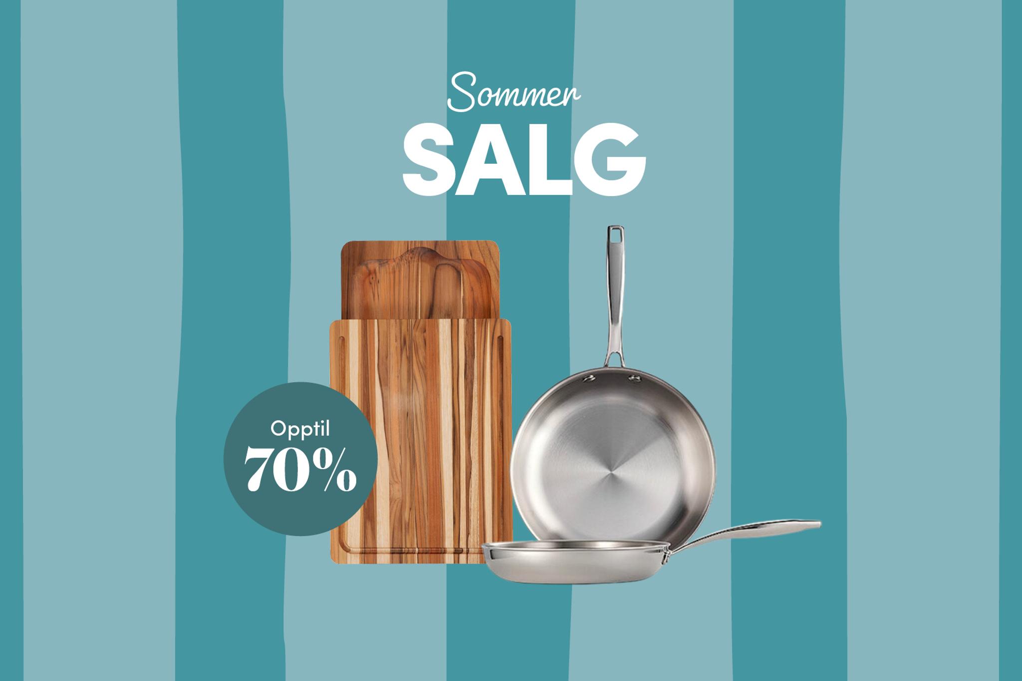 Sommerkampanje med skjærefjøler og stekepanner på blå bakgrunn med tekst om opptil 70 % rabatt.