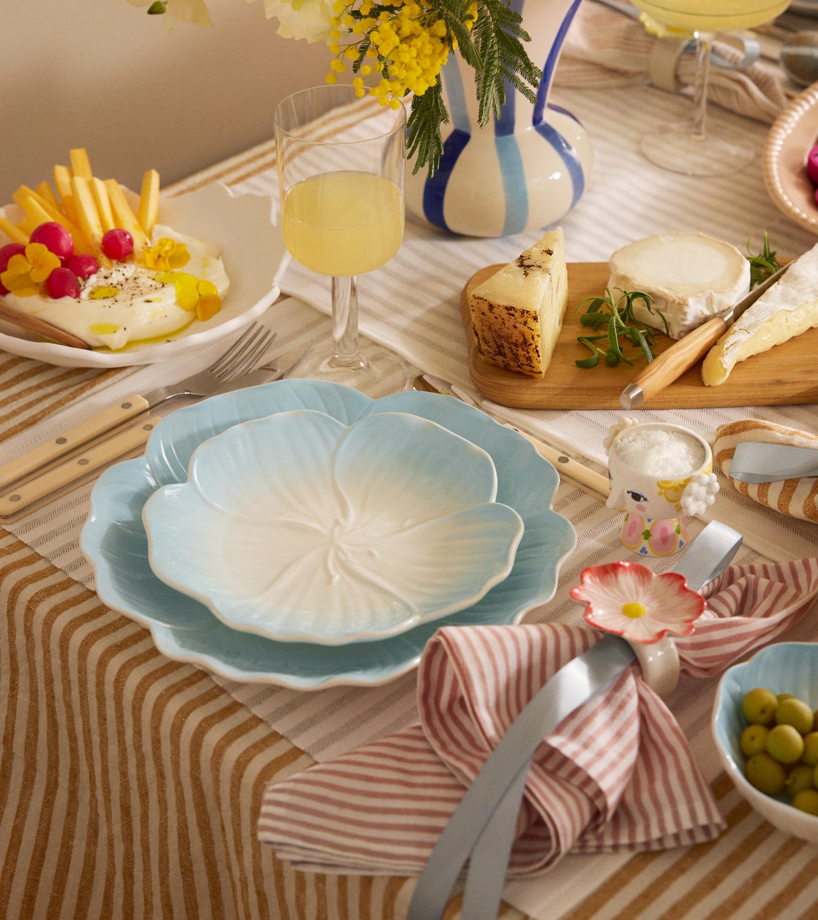 Trendi 2024: Kukat & Posliini