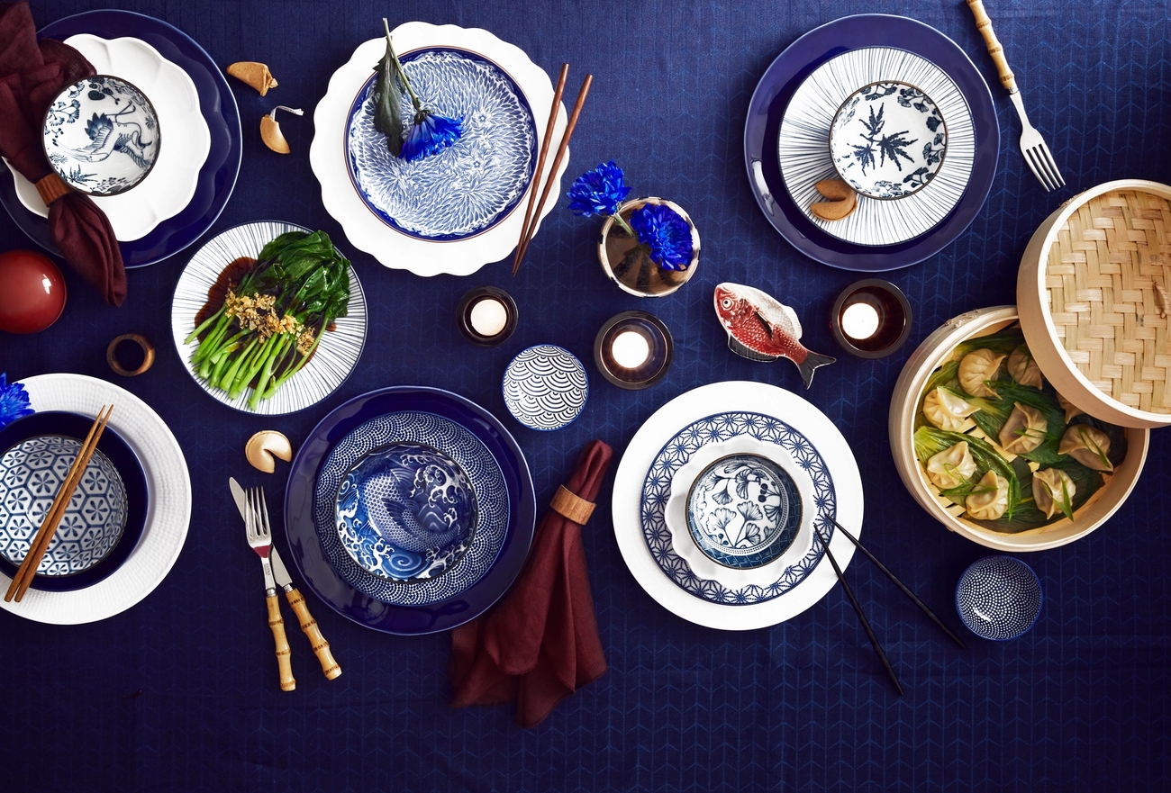 Dumplings i dampkurv på dekket bord