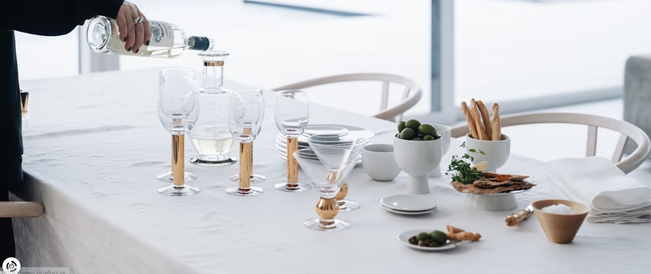 Orrefors Nobel vinglas, champagneglas och ölglas på vit duk