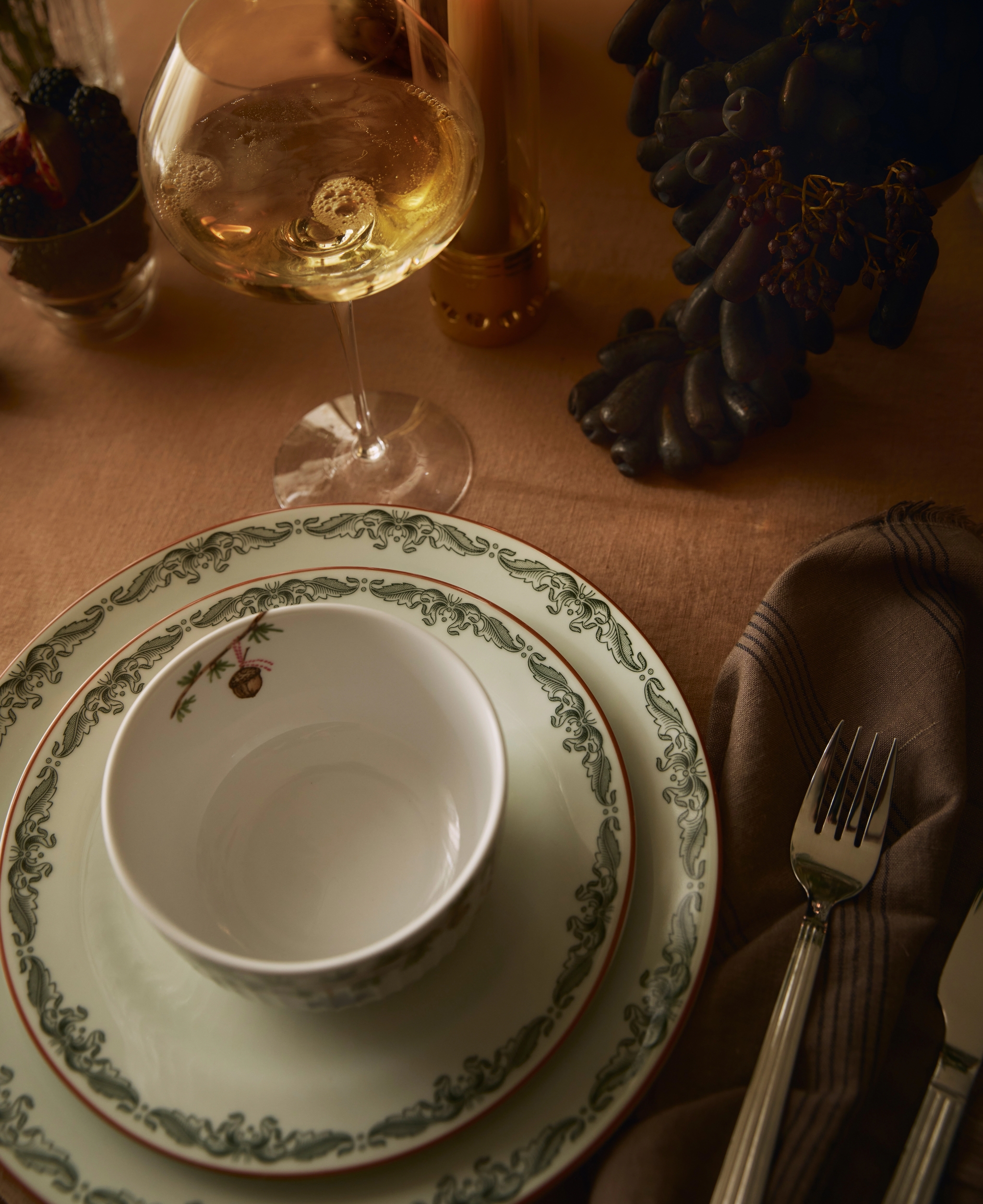 Julig dukning med tallrikar från Rörstrand Ostindia grön