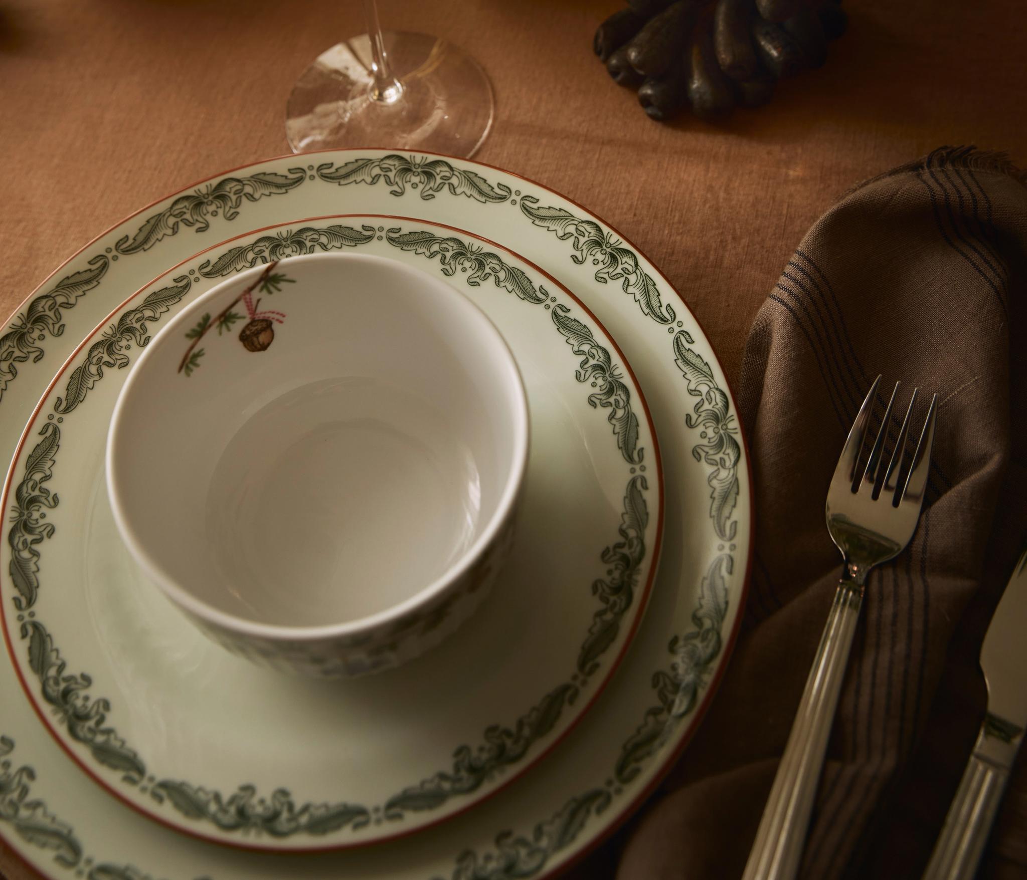 Julig dukning med tallrikar från Rörstrand Ostindia grön