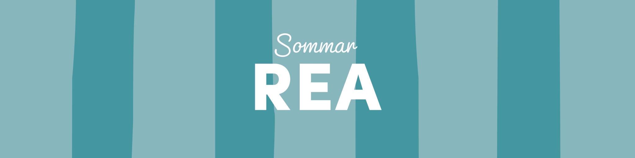 Banner med texten ”Sommar REA” i vitt mot en bakgrund med turkosa och blå ränder.
