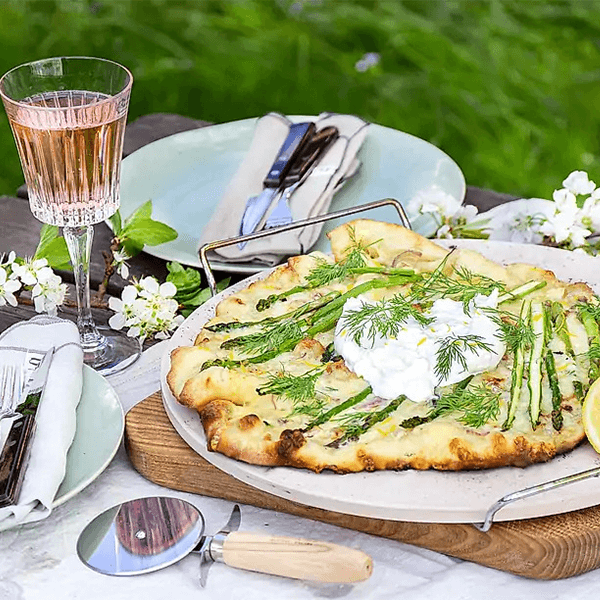 Grillipizza pyöreällä pizzakivellä - pizza resepti