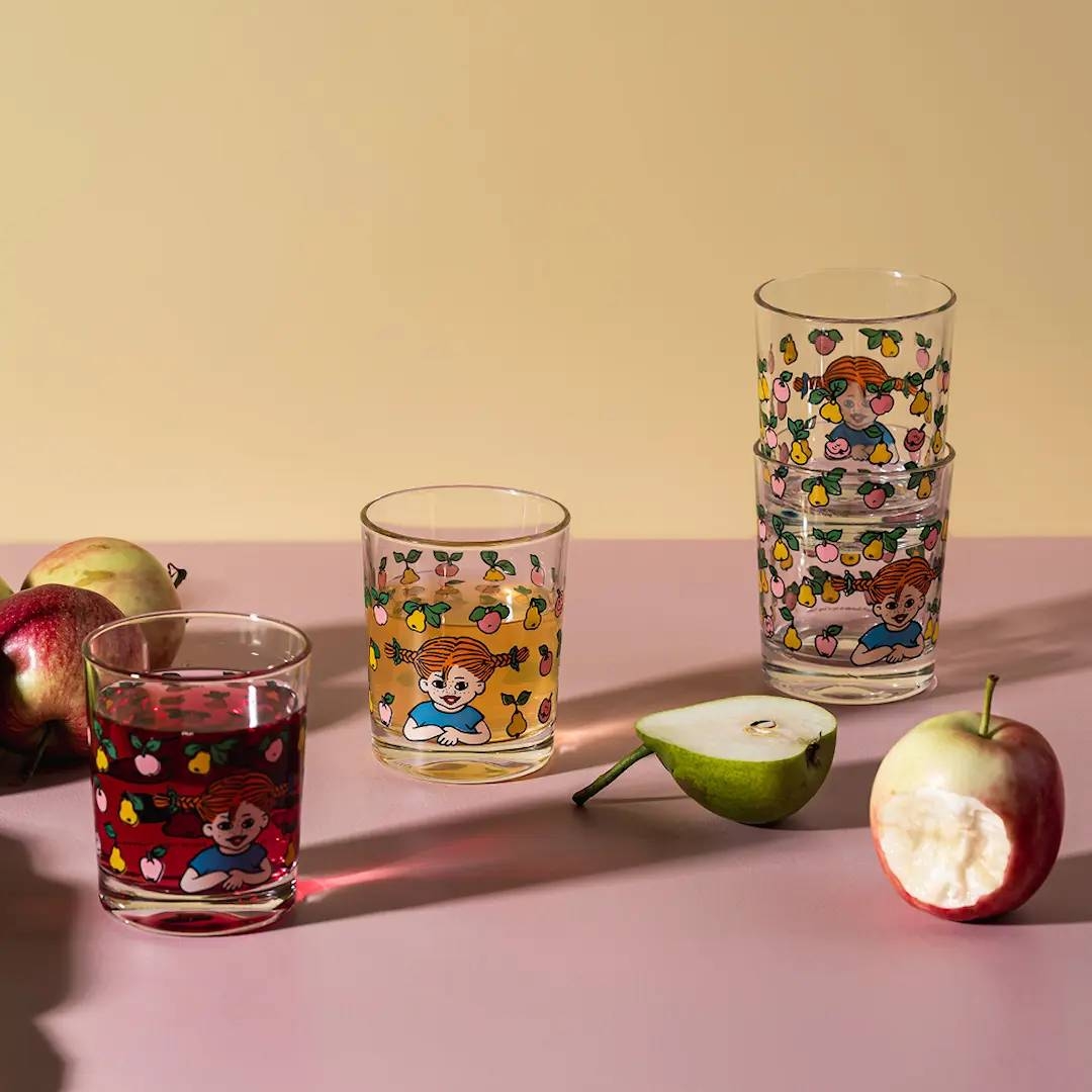 Lasten juomalasit joita koristee peppi pitkätossu kuvitus