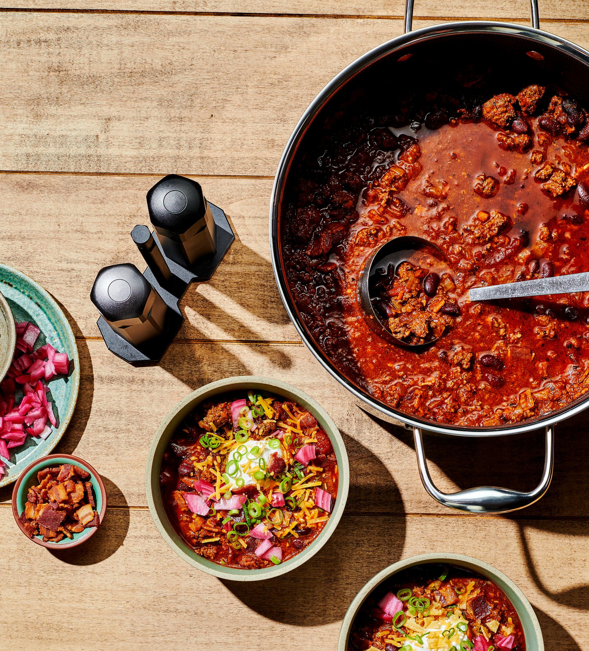 Hexclad kattila jossa chili con carne