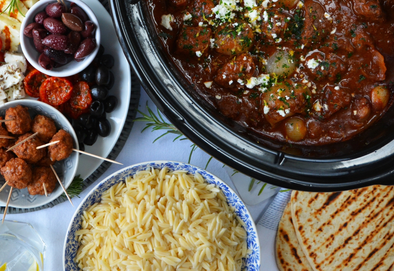 Crock-Pot med röd gryta i