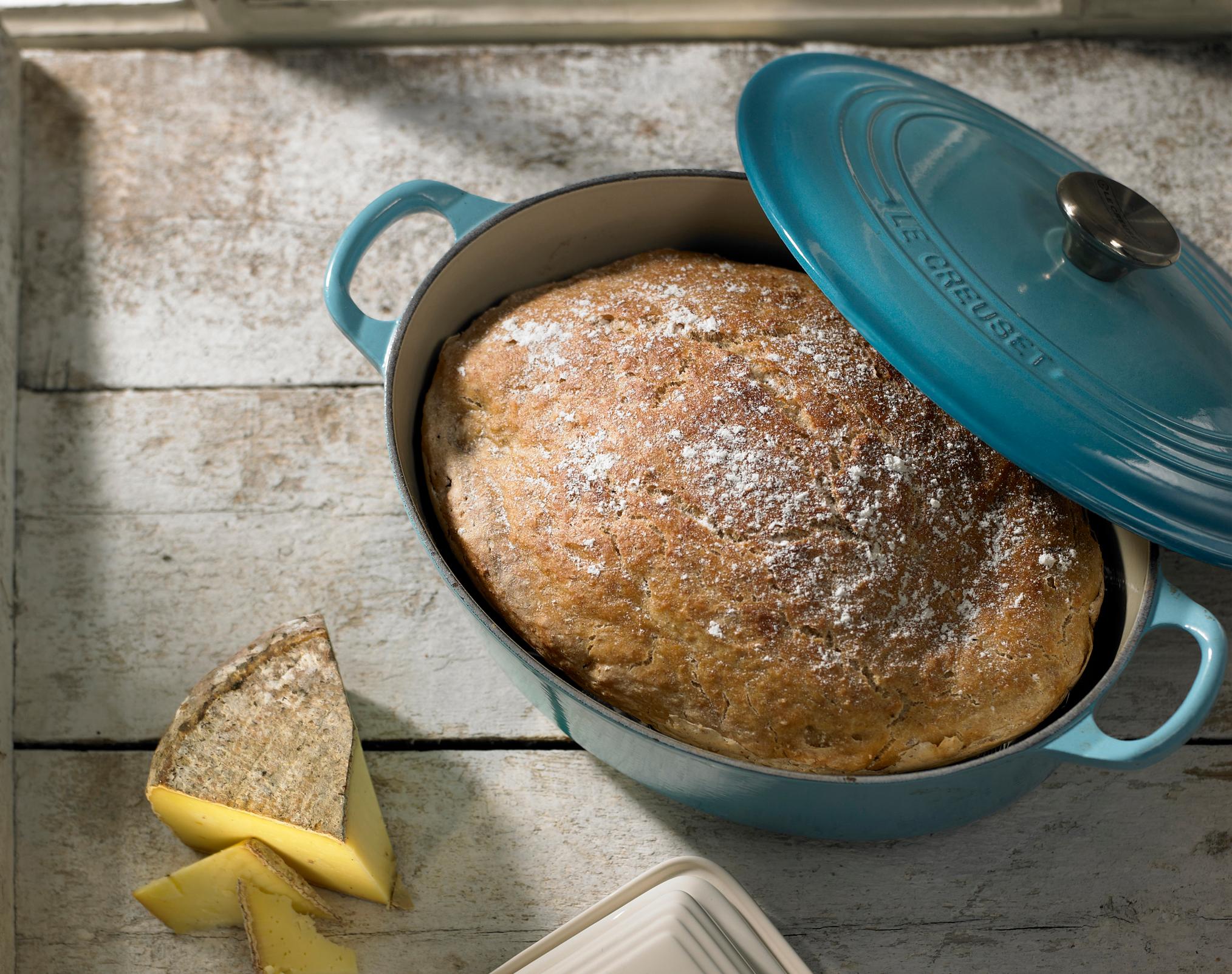 Laga surdegsbröd i gjutjärnsgryta från Le Creuset