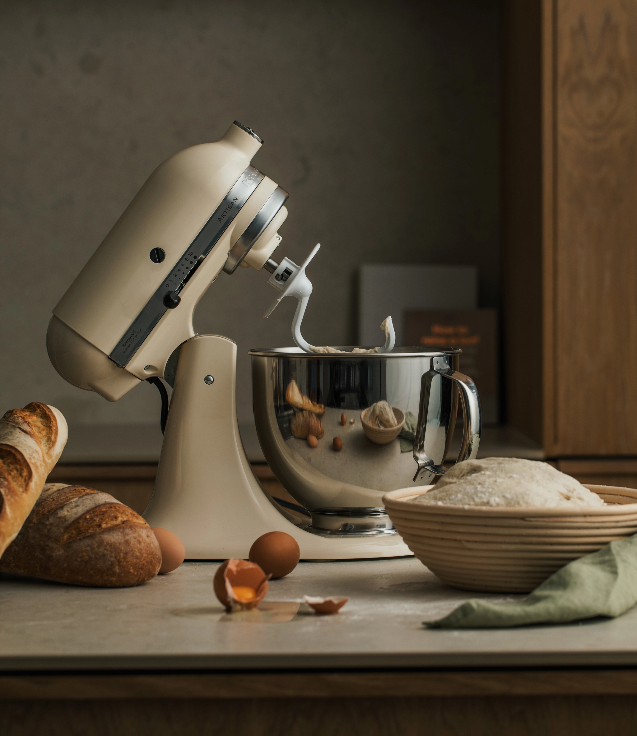 KitchenAid köksmaksin i beige färg