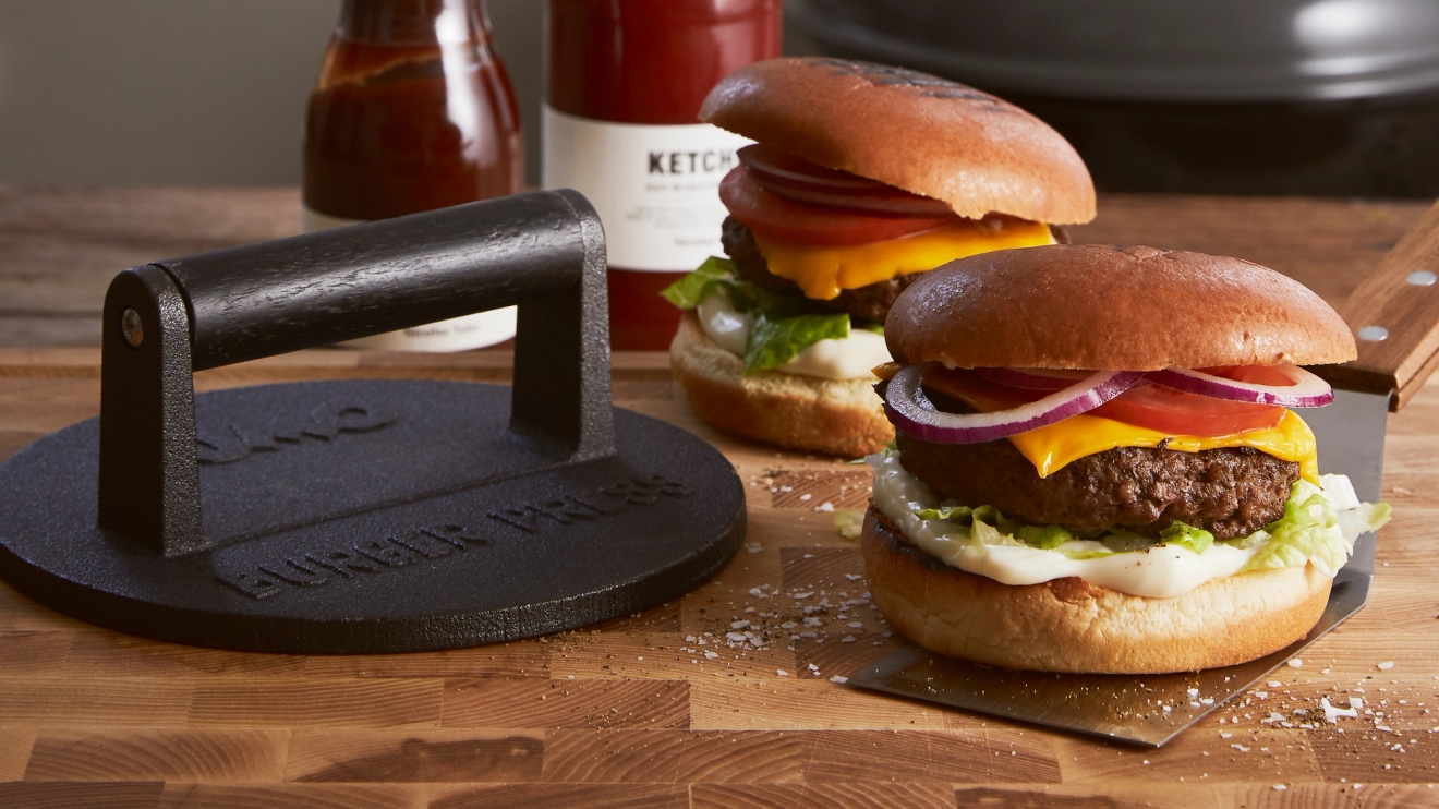 Hamburgerpress i stål och hamburgare