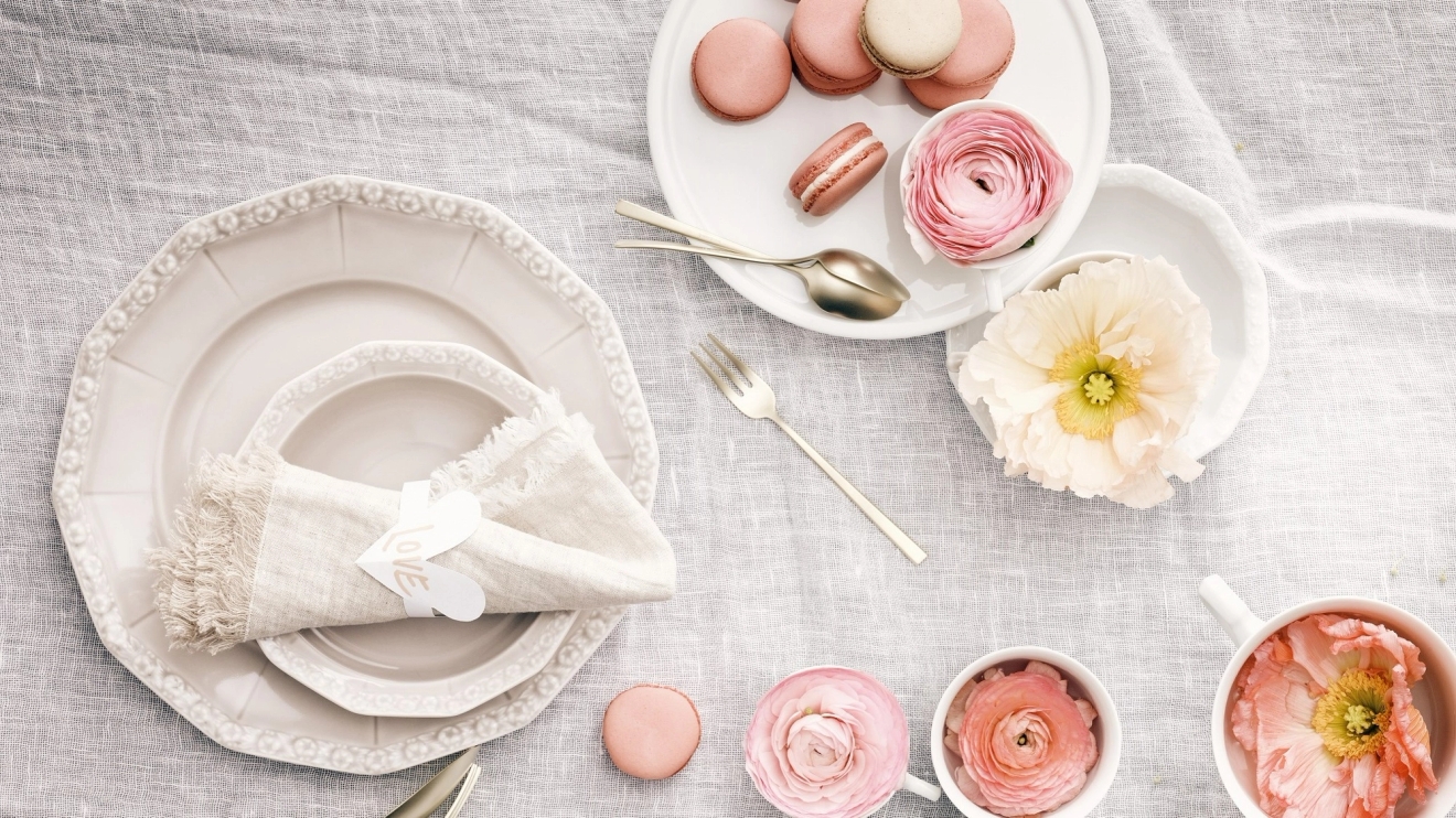 Rosenthal porslin dukning i beigea och rosa toner