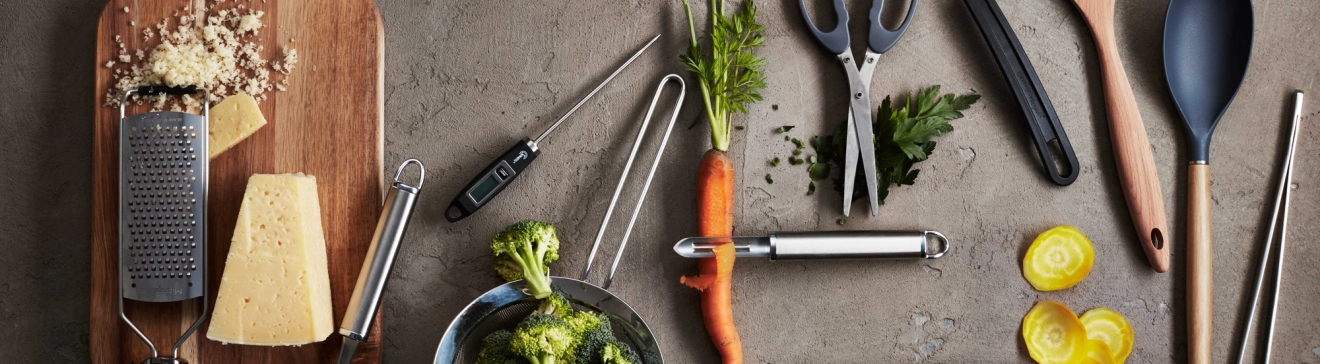 Kuorimaveitset perunankuorijat parmesaani porkkana vihannekset keittiötarvikkeet