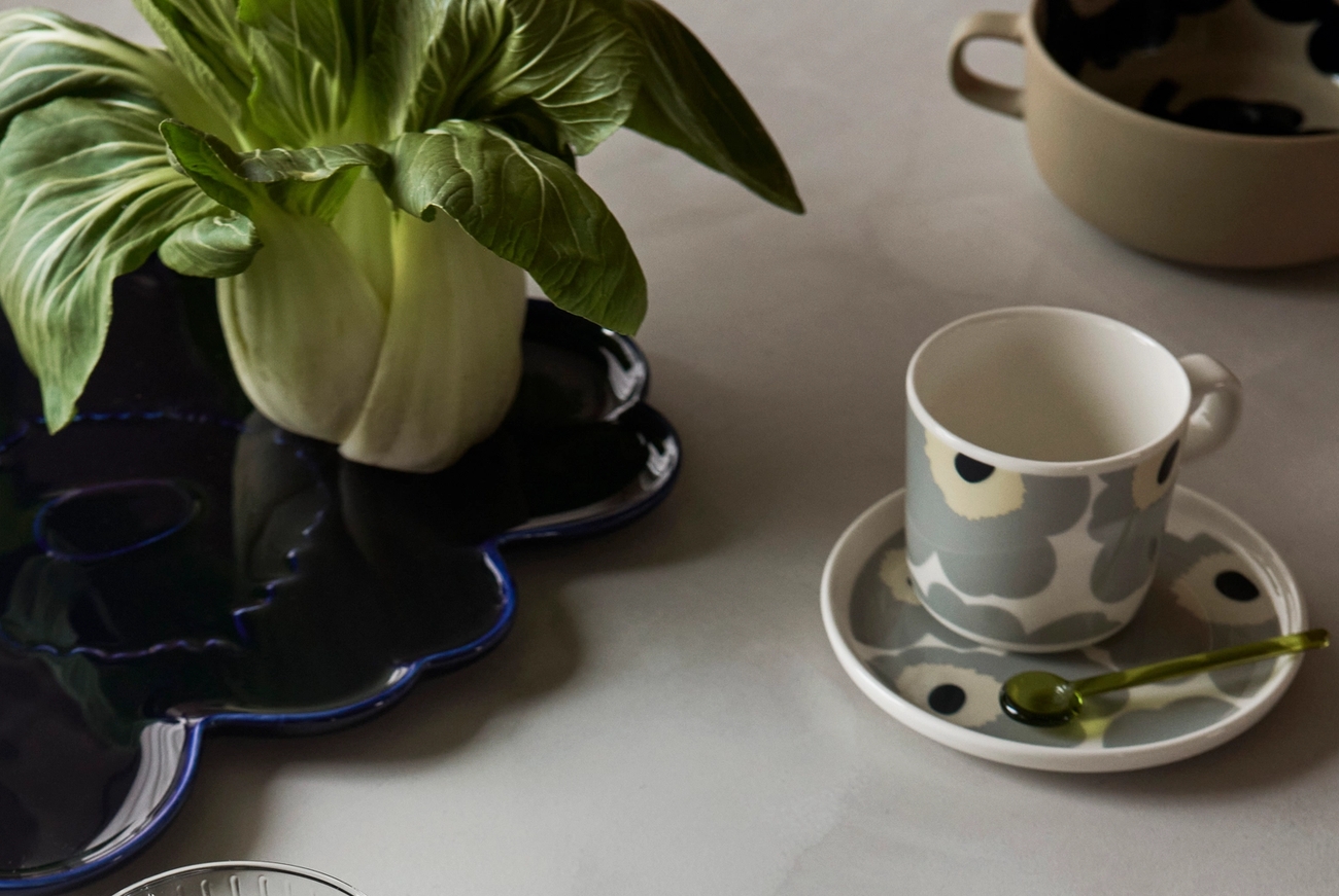 Kupit & Mukit marimekko unikko vihreä kahvikupit asietit leipälautaset