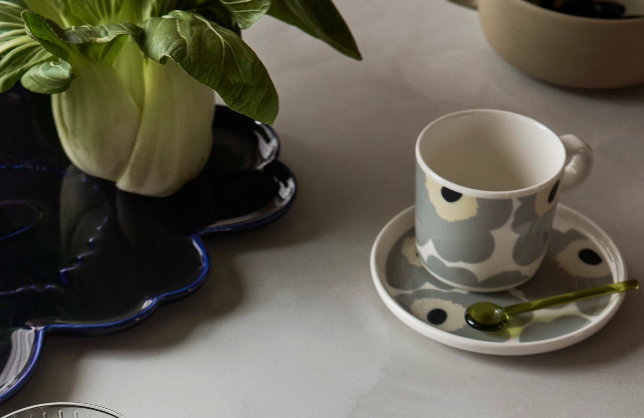 Kupit & Mukit marimekko unikko vihreä kahvikupit asietit leipälautaset