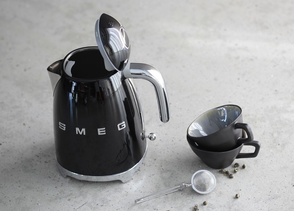 Smeg svart