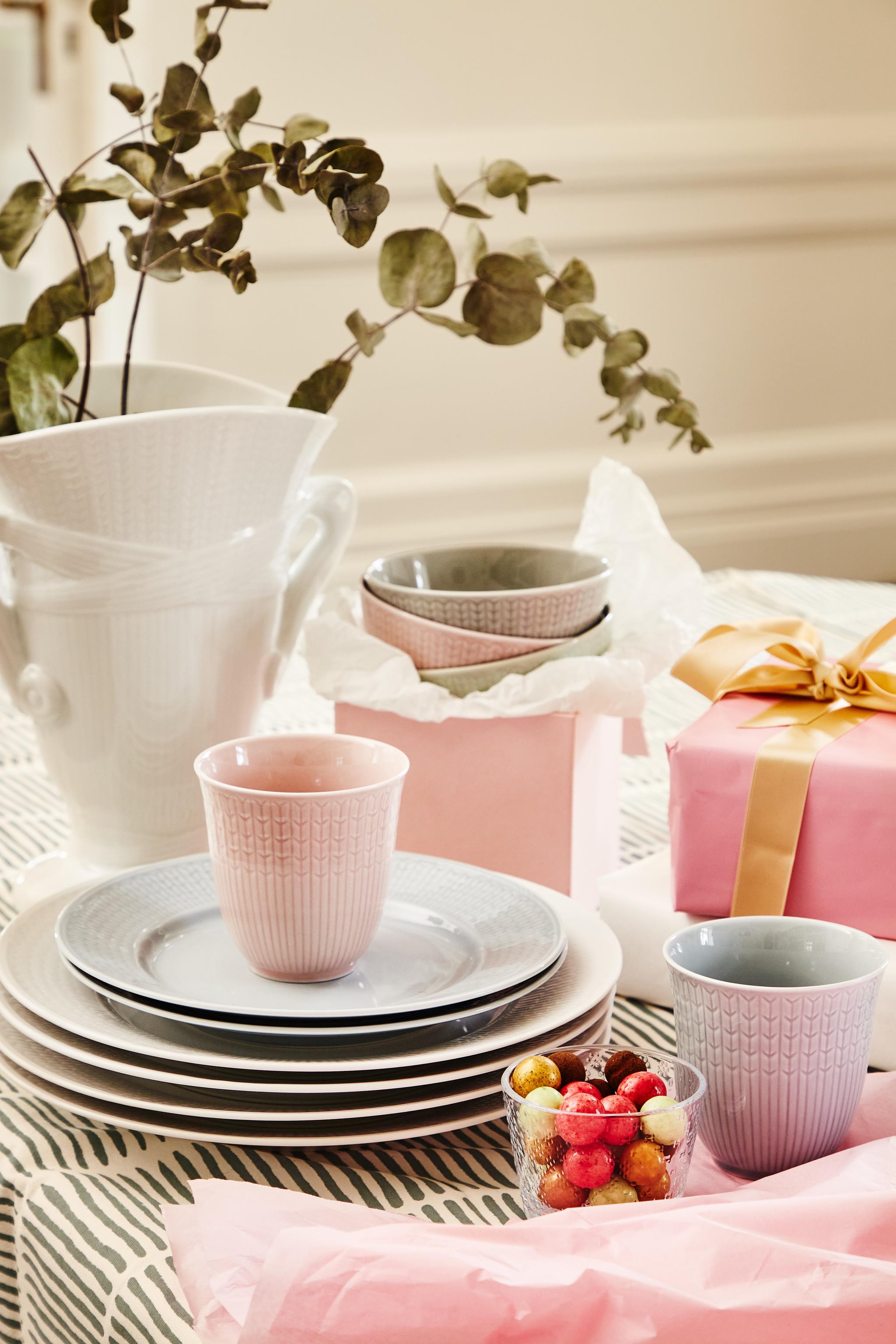 Rörstrand Swedish Grace astiasto astiat lautaset kulhot ja mukit vaaleanpunainen vaaleansinininen valkoinen