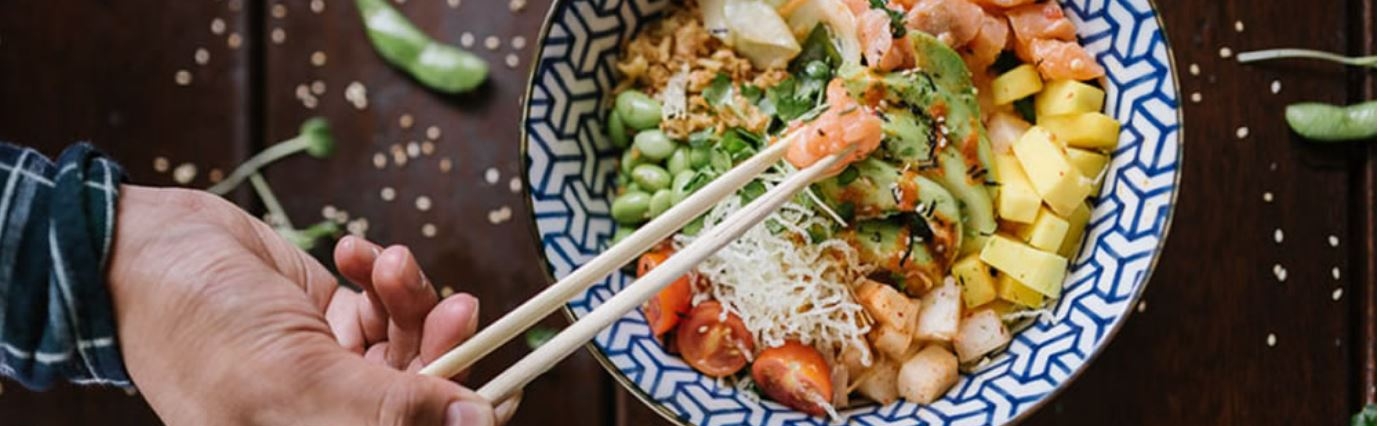Spisepinner i tre og pokebowl i tokyo design skål